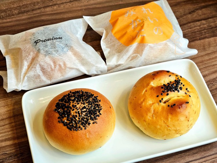 プレミアムあんぱん358円、きれいのみかた343円。