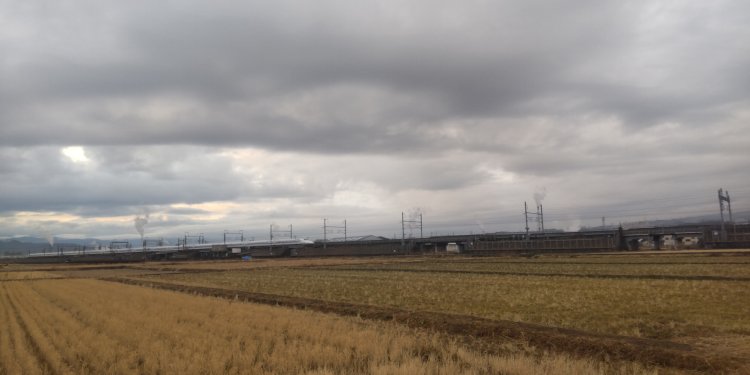 空一面を覆う層積雲。うね雲、くもり雲と呼ばれることも。