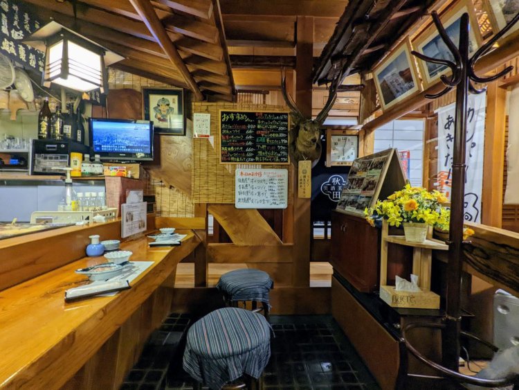 ウッディ調の渋い内観！