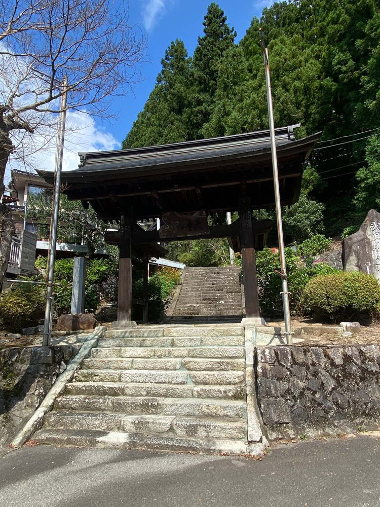 勝頼殿の最期の地となった田野の景徳院。