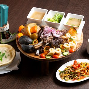 遊牧の民が足立区に定住したのは豊富な羊肉があったから？ 竹ノ塚のモンゴル料理店『GER NOMADS』で聞いてみた