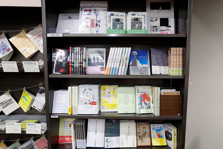 書店員個人的推し本のコーナーもある。