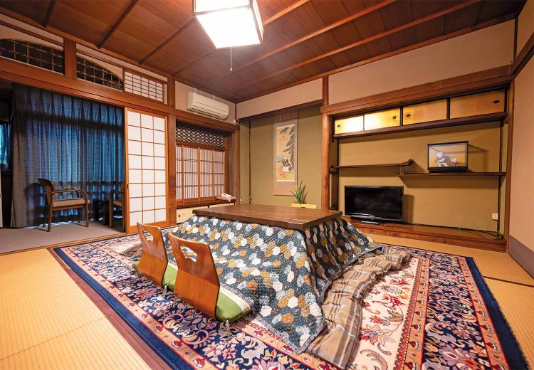 3階の客室「皐月（さつき）」。建具なども大正時代のまま。