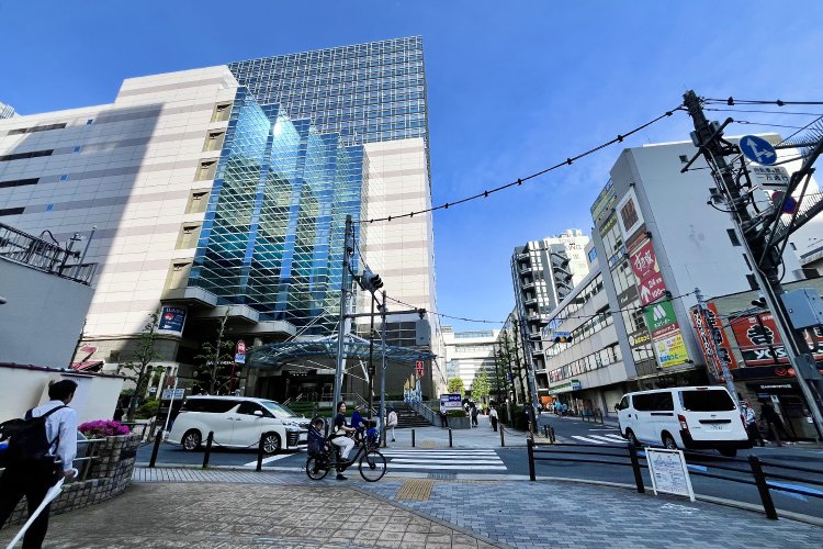 撮影地点から西側を見るとこんな景色。正面は『ルミネ池袋』。