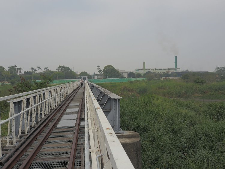 現役の製糖鉄道の先にある遊歩道は少々スリリングな“廃”鉄橋【台湾“廃”めぐり】