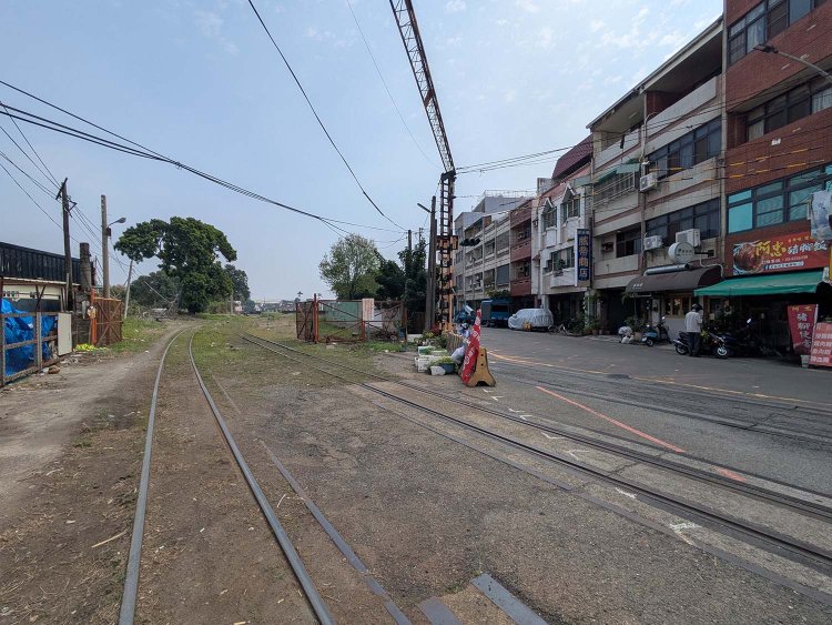 虎尾糖廠構内線路。3線軌条である。台鉄の貨車が乗り入れていた。