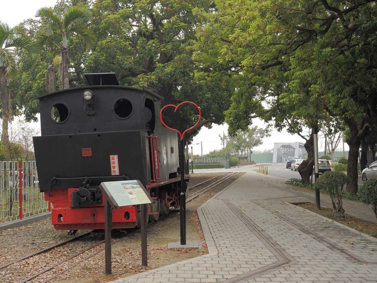 この2両の蒸気機関車は日本統治時代から使用され、現在は静態保存している。軌間は762mmと1067mmと2種類の機関車で、貨車輸送や入れ替えに従事していた。