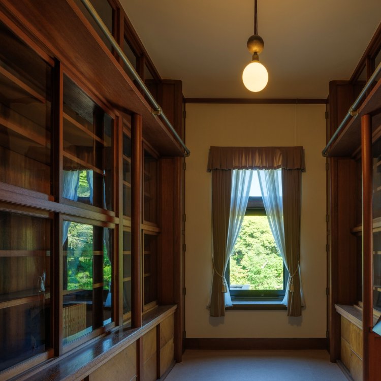 『東京都庭園美術館』本館 書庫。