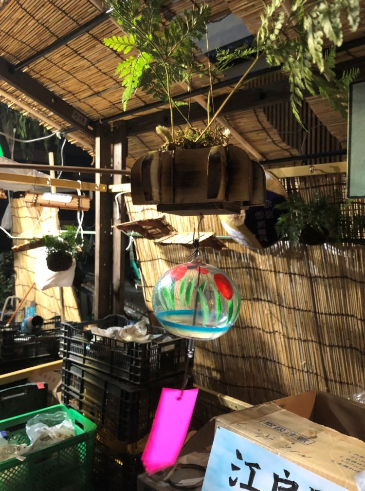 和ものリースのようなイメージという粋な「つりしのぶ」。