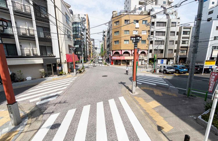 薬研堀の六差路は繁華街だった歴史の名残り。
