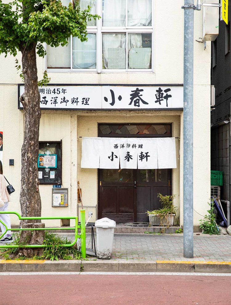 さっぱりした白のれんが粋。