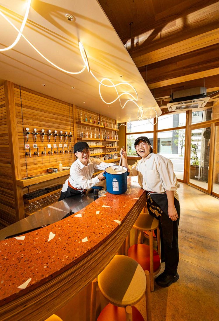 ホーロータンクを見せてくれる。