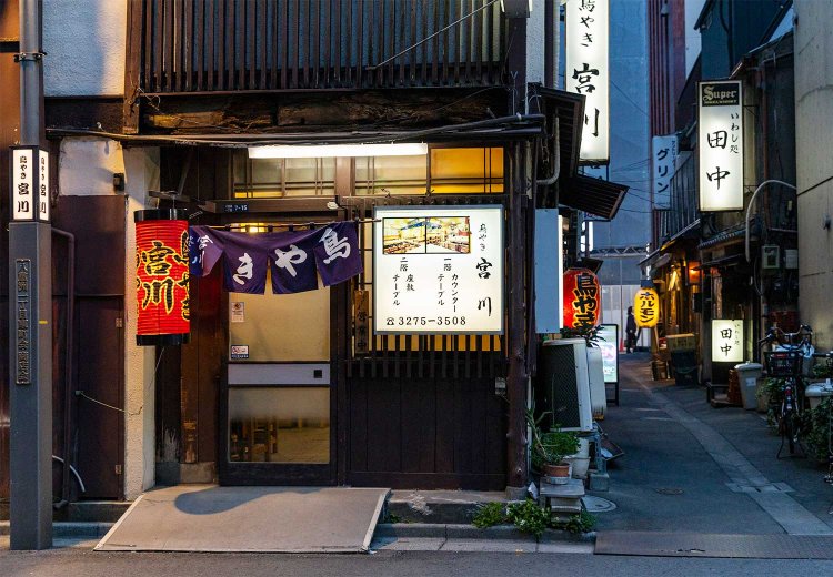 創業60年になる八重洲の重鎮だ。