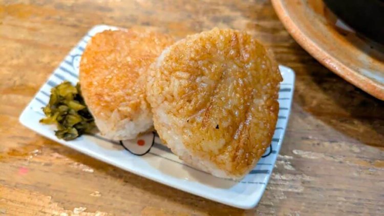 焼きおにぎり(バター醤油味)。