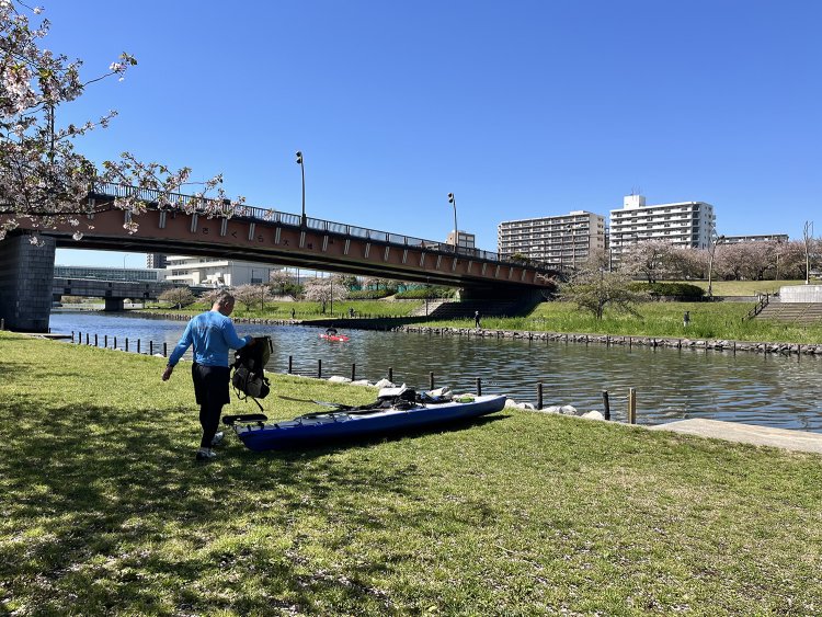 さくら大橋の北から出発（筆者撮影）。