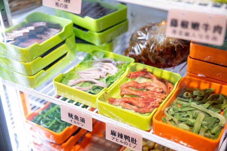 皿の具材は330円～。