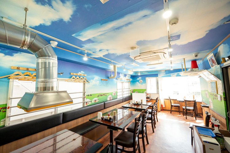 草原をイメージした店内。