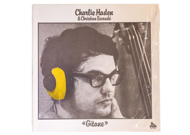 『Gitane Charlie Haden & Christian Escoudé』。ジャズを中心に幅広く活躍したベーシストのチャーリー・ヘイデンが、フランスのギタリストと製作した一枚。「クリスチャン・エスクードのギターがいい」。
