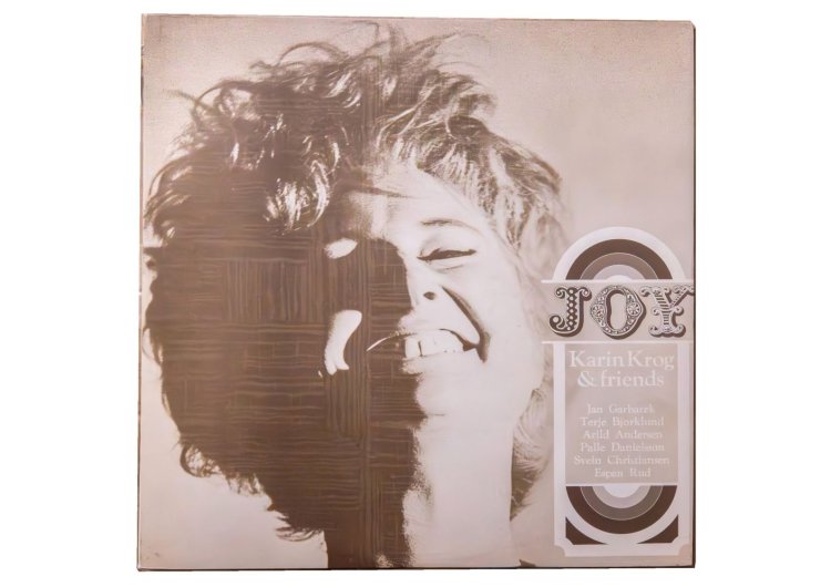 『JOY Karin Krog』。ノルウェーの女性ボーカリスト。ボーカルメインのオーソドックスな名盤も残しているが、一方で前衛的な作品も多く、これは「音響的なアプローチがおもしろい」。