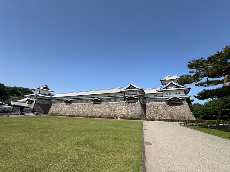 菱櫓と五十間長屋。