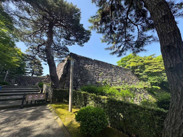 尾坂門の石垣。