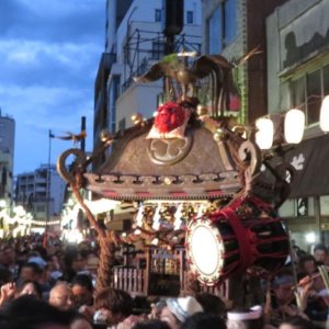 新調した宮神輿が53段の階段を駆け上る！「品川神社例大祭」が6月6～8日に開催