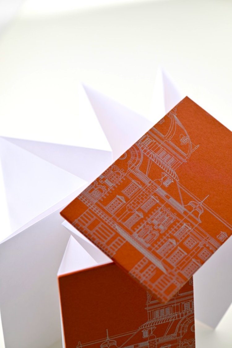 東京駅限定御朱印帳(レンガ) 2420円。