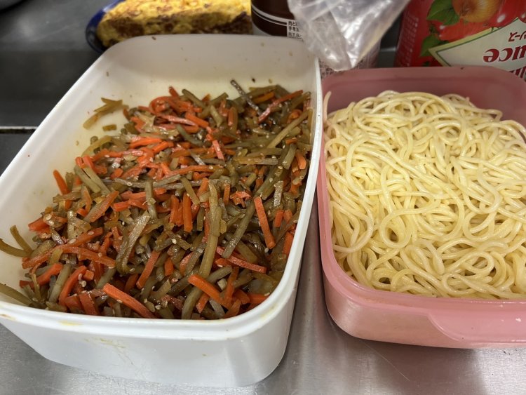 端正に切り揃えられたゴボウやニンジンはさすがプロの技！