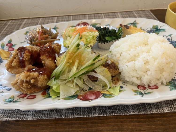 肉も野菜もバランスよくとれる充実したランチだ。