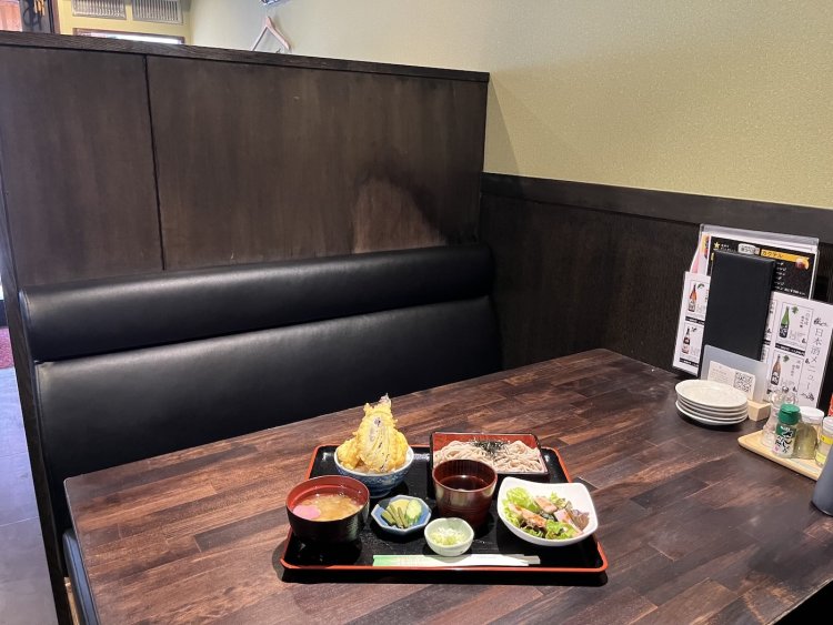 落ち着いた上品なトーンで統一された店内。