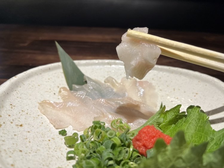 あなごの特徴といえば細かい骨だが、この刺し身には一切骨がない。