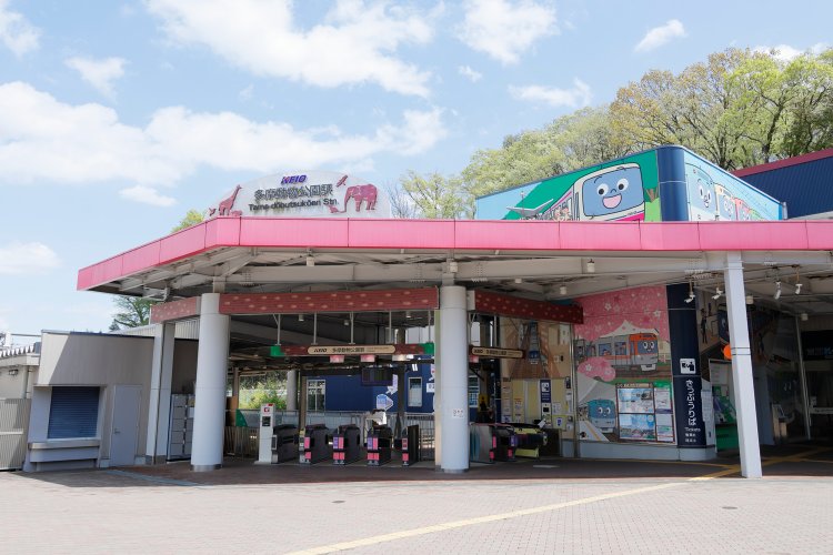  駅ほぼ直結で京王線利用が便利。