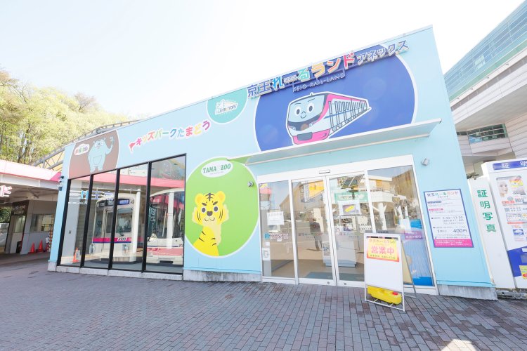 本館、屋外展示場、ミュージアムショップもあるアネックスの3セクションで構成。