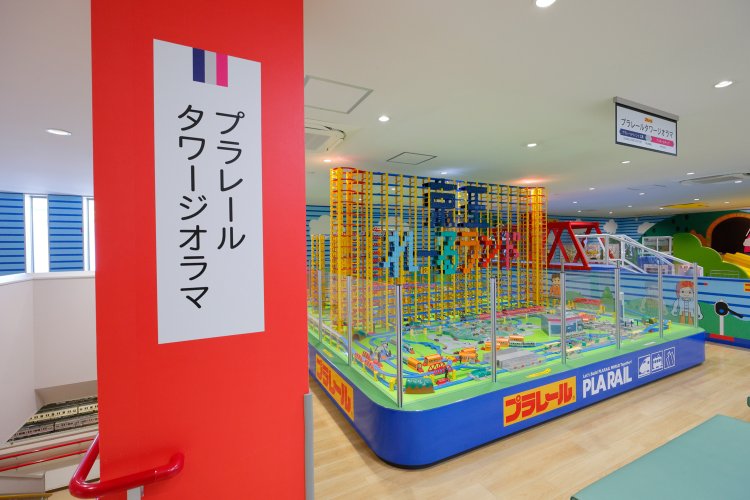 圧巻の「プラレールタワージオラマ」。