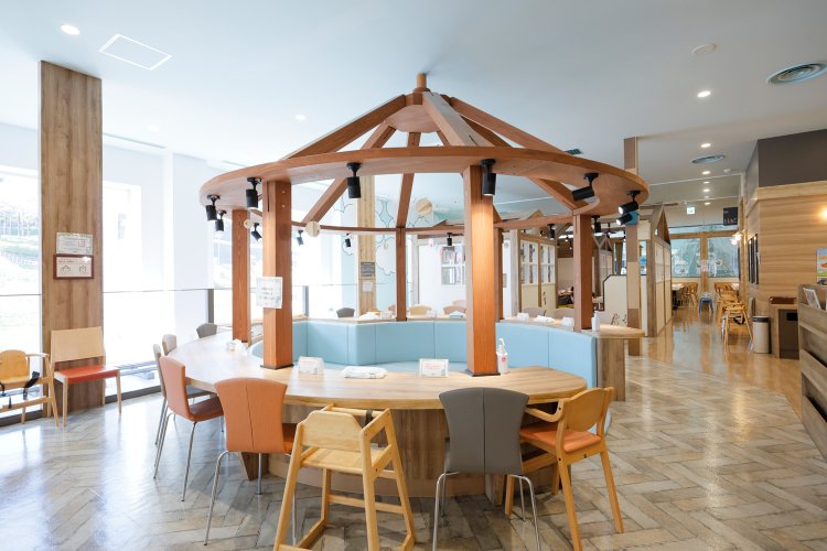 『ハグハグカフェ』は店内自体も遊び場のよう。