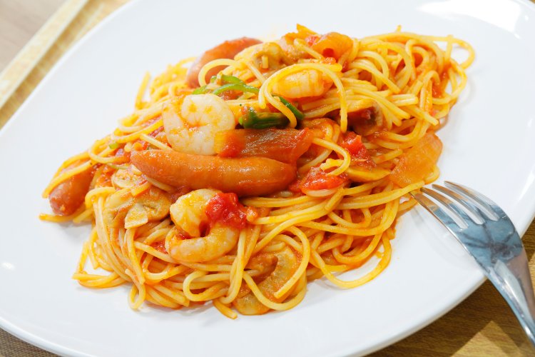 小エビとミニウインナーのナポリタン1280円は大人気。