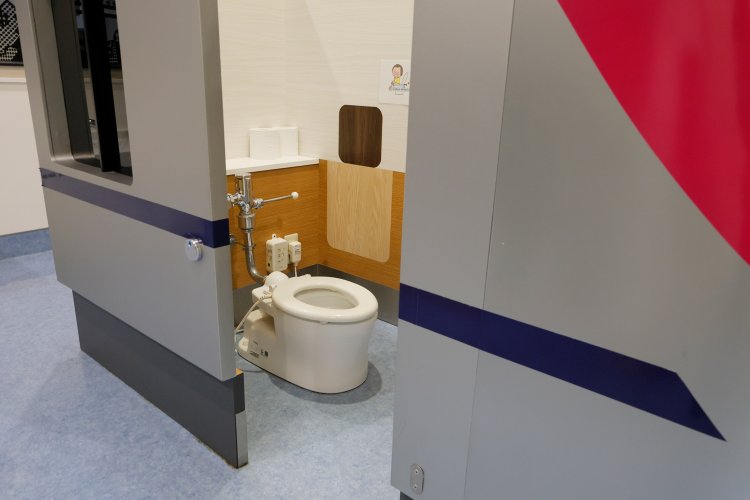 清潔なおむつ替えスペースやミルク用のお湯なども完備。