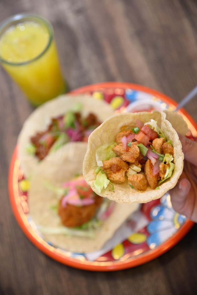 人気のおまかせ3種1400円。