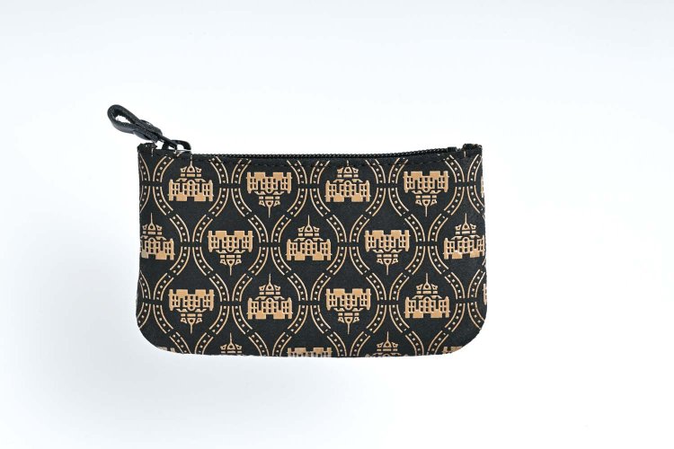 東京駅丸の内駅舎柄小銭入（白漆）3080円。