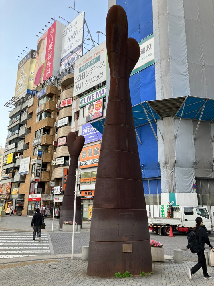 ハートといわれると確かにハート形の塔。東京芸術大学鋳金研究室の制作だそう。