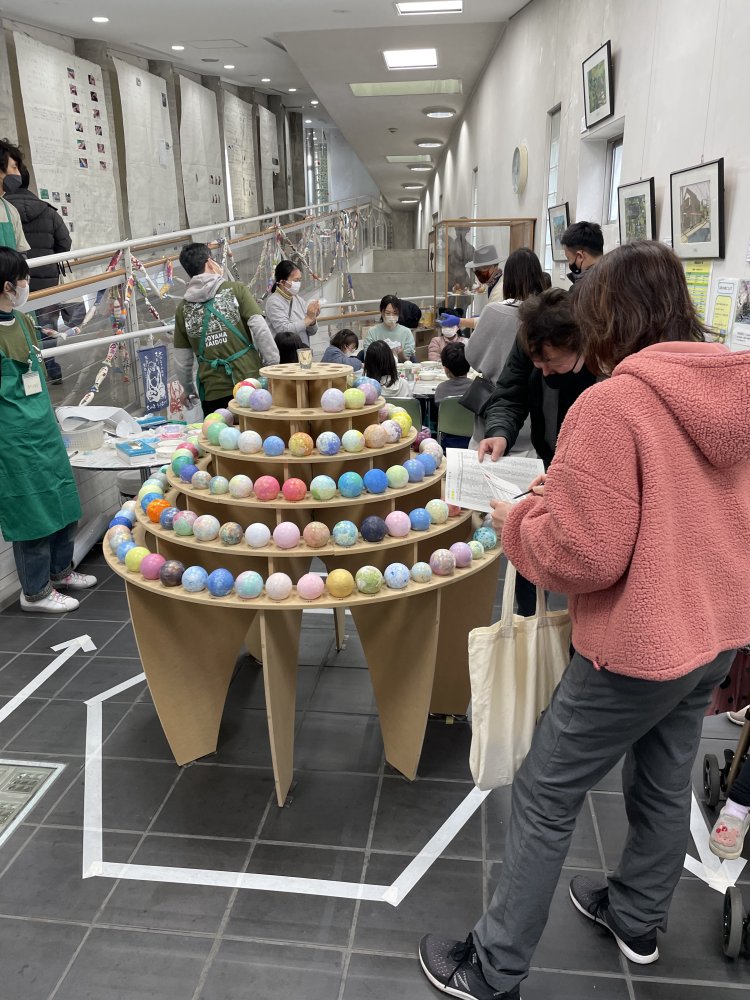 2023年開催の「春のふるさと館まつり」内で行われた「光る泥だんごコンテスト」（写真提供＝川崎市高津区役所まちづくり推進部地域振興課まちづくり推進係）。