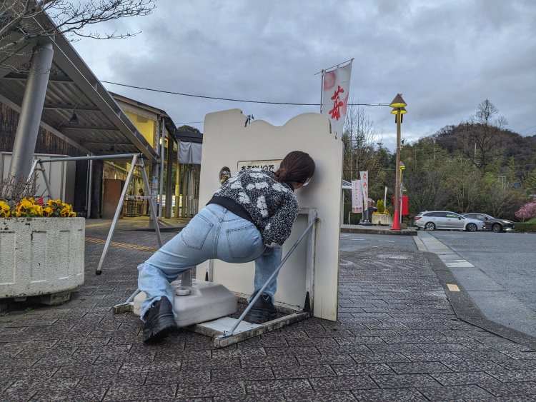 聖徳太子の侍者になれる看板。ハマるのは意外と大変。