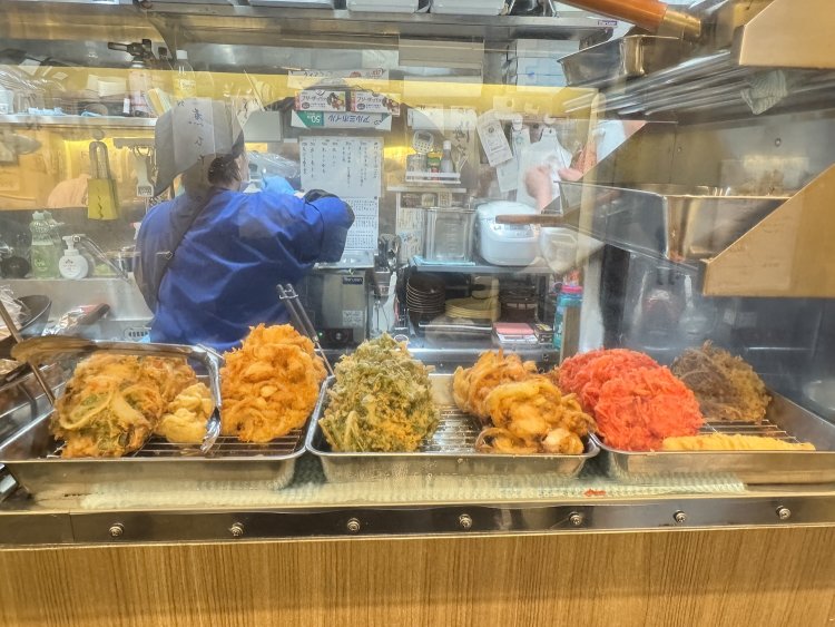 定番の天ぷら類は揚げ置きだが、提供前に再度、揚げてくれて熱々でいただける。