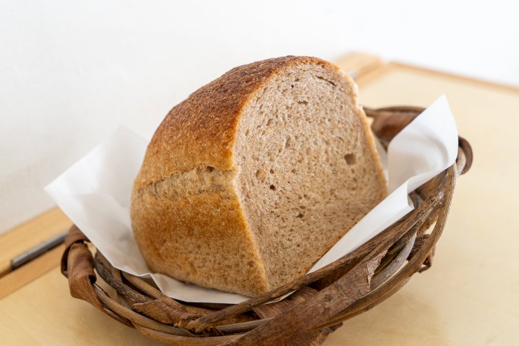 全粒粉のパンはハーフが230円。