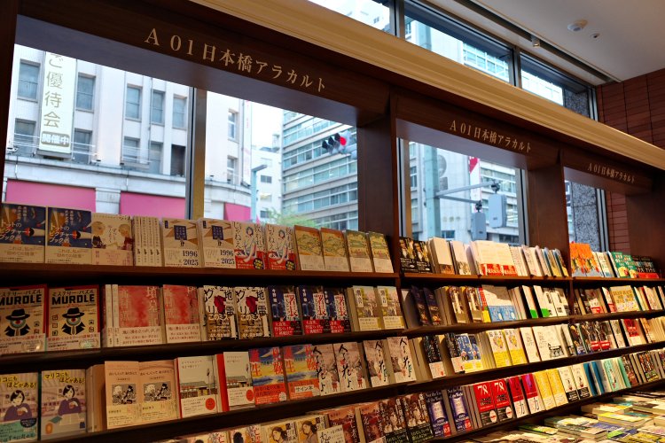 1階入り口の日本橋アラカルトは旬の棚。