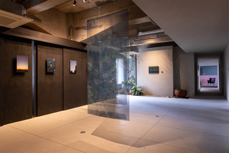 「WORLD CAFE」に参加したことをきっかけに写真家・松山佐保さんは初の個展を開催。