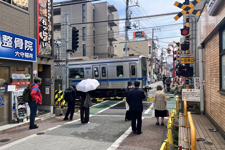北側から撮影。こちらもまた乗り入れの北総鉄道の車両だ。