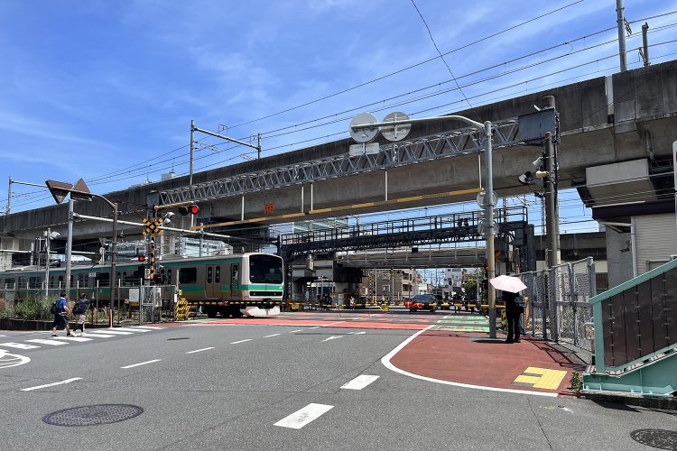 北千住一丁目踏切。