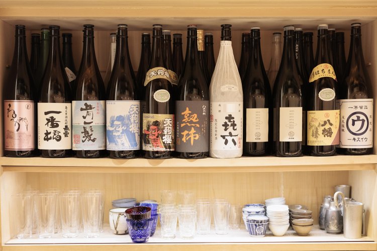 本格焼酎も充実のラインアップ。ほっとできるお湯割り、爽快な炭酸張りと料理に合わせて味わいたい。