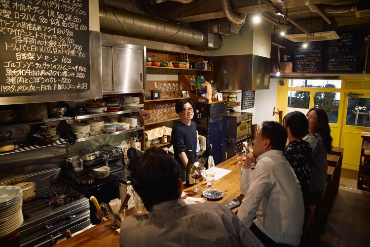 「ワインは建さんにお任せで間違いなし」と常連。